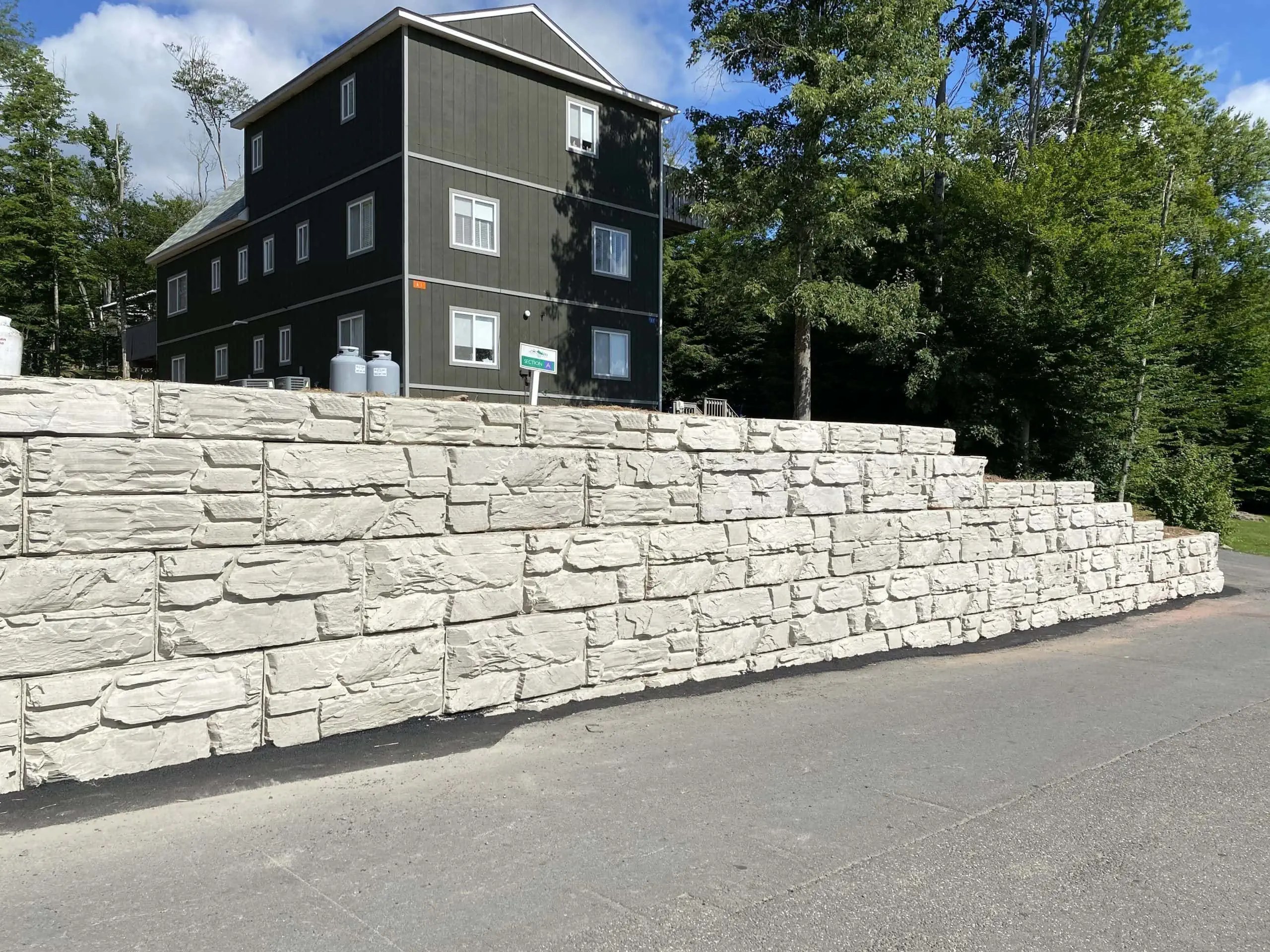 5 Creative Top of Wall Details for Retaining Walls