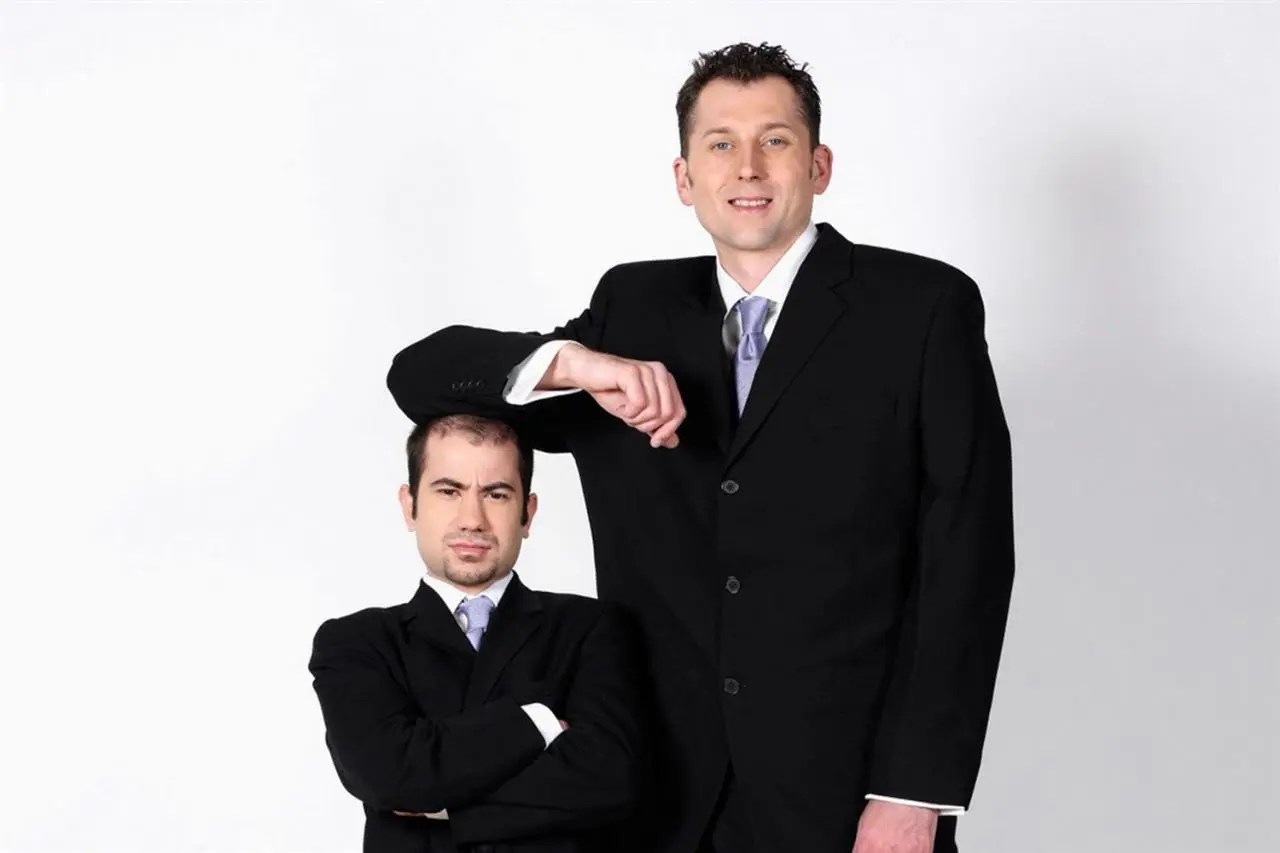 كيف اعرف الفرق بين طولي وطول شخص