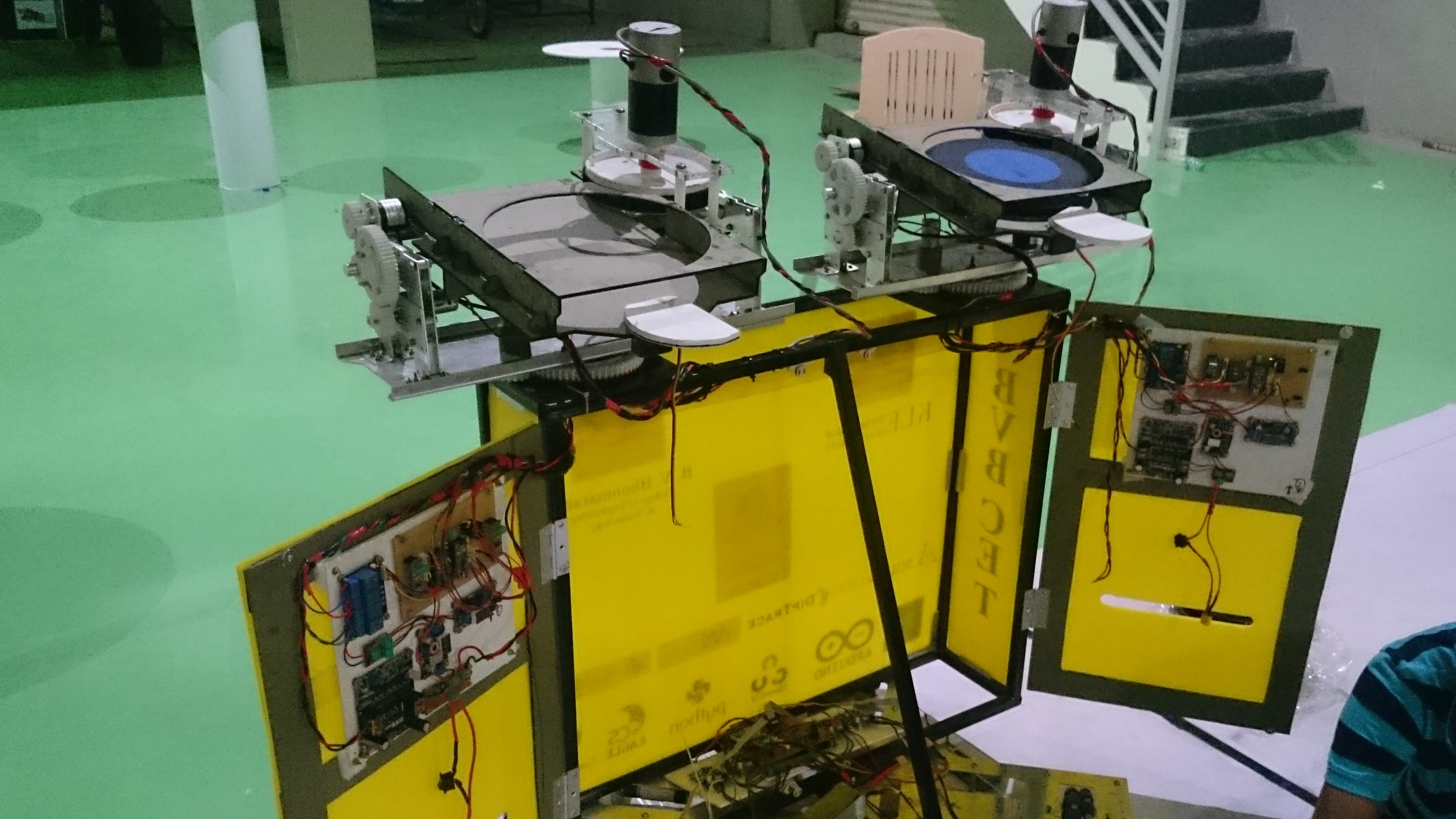 Frisbee Throwing Robot