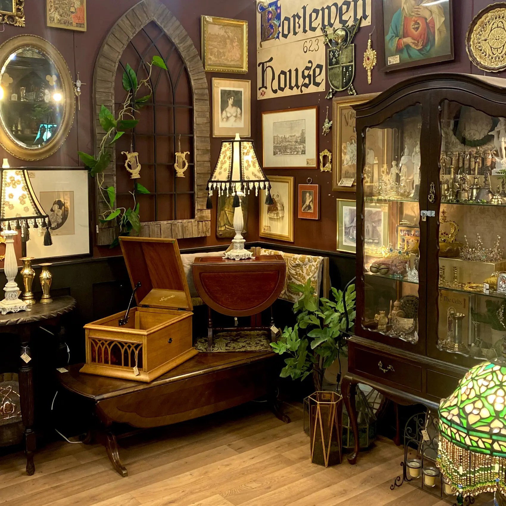 【Dirty Janes】キャンベラのアンティークショップで冒険心をくすぐる旅へ Maimai Times