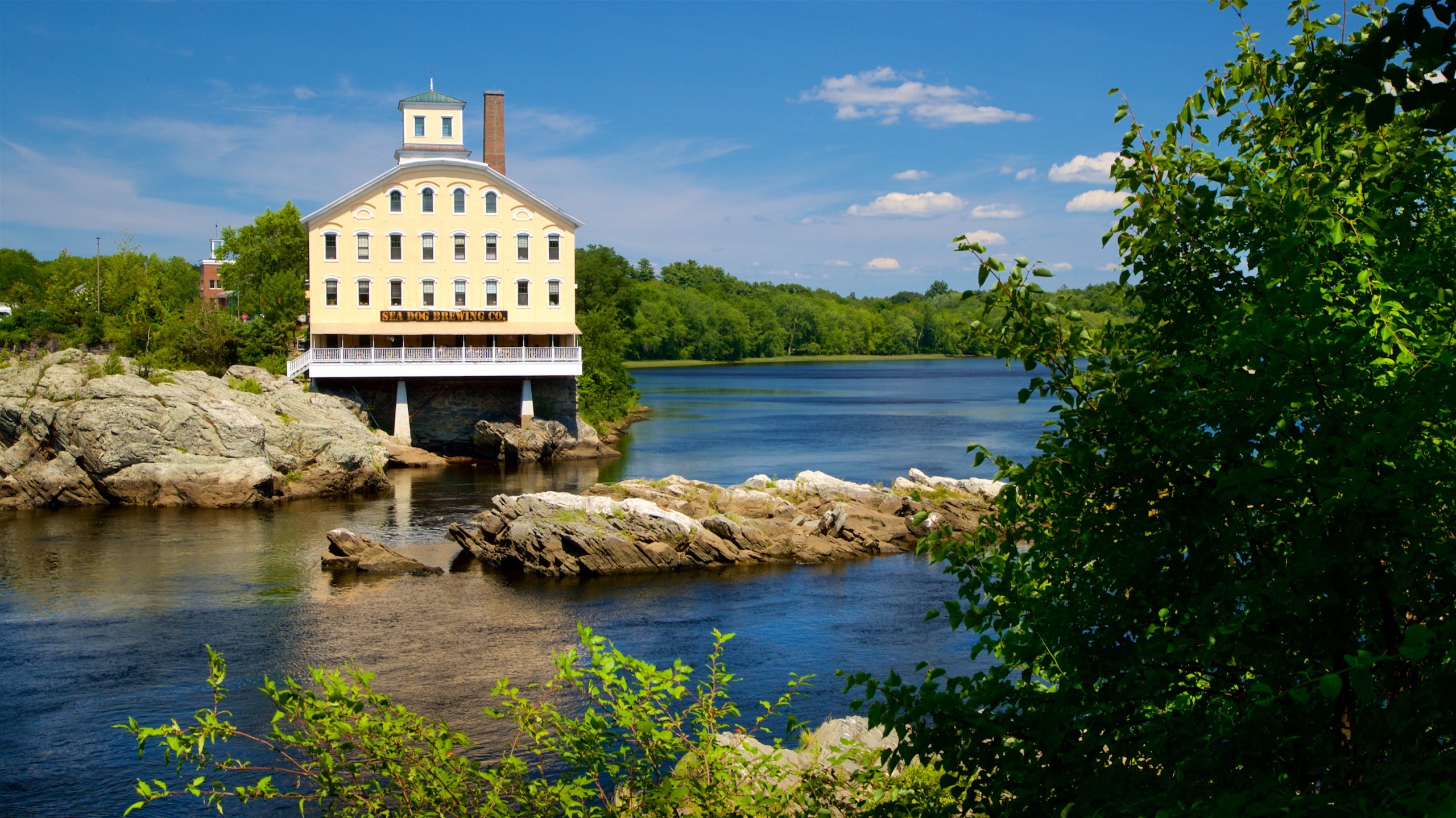 Waterfront homes for sale in Brunswick, Freeport and Yarmouth Maine.