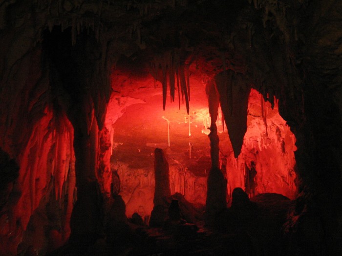 Enjoy a Tour of the Midwest's Best Show Cave's Mainstream Adventures