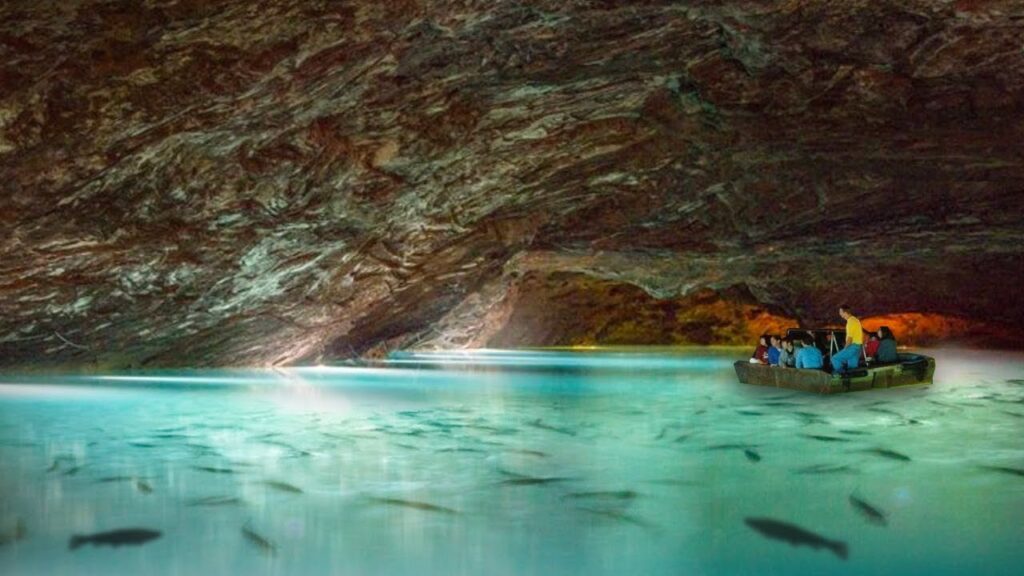 America's Largest Underground Lake Has An Boat Tour Mainstream Adventures