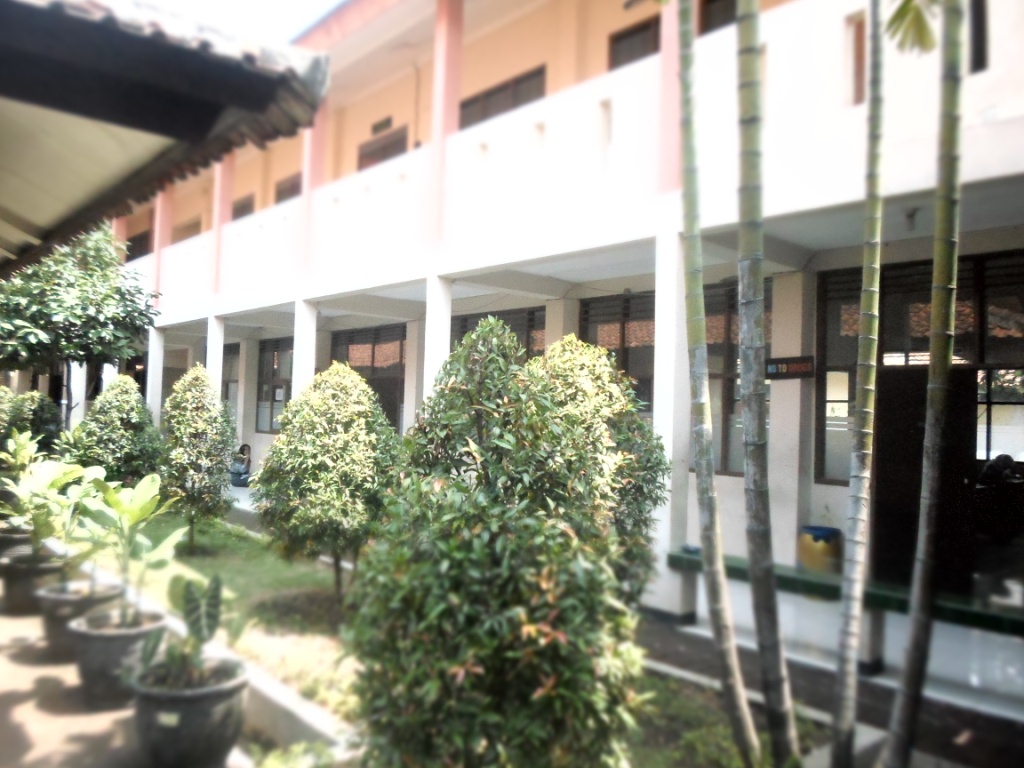 DR. ANDANG SEGARA, M.M.Pd KEPALA SMA 25 BANDUNG Rék