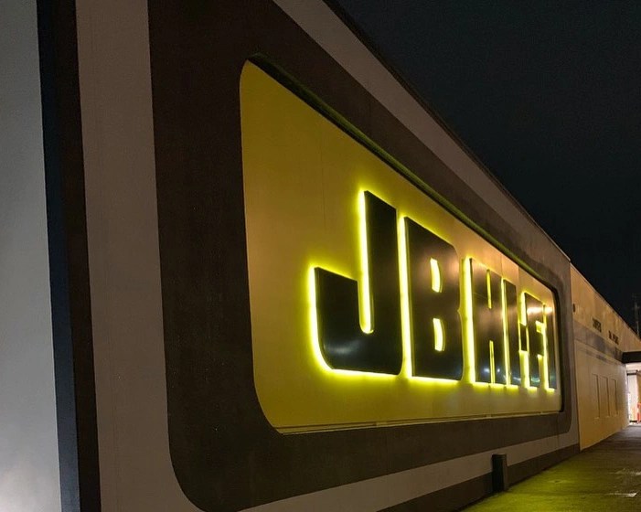 JB HiFi Signage Major Media