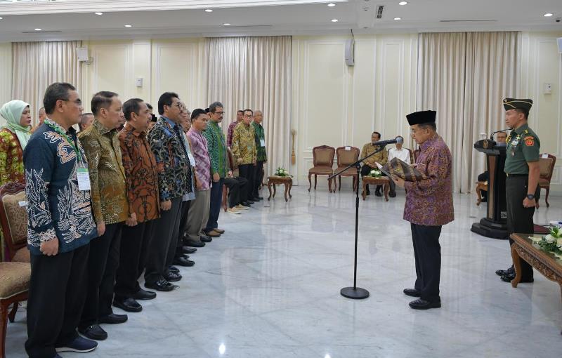 bks 2023 Jusuf Kalla Lantik Pengurus Bks Ptis Periode 2019-2023 | Makassarchannel.com