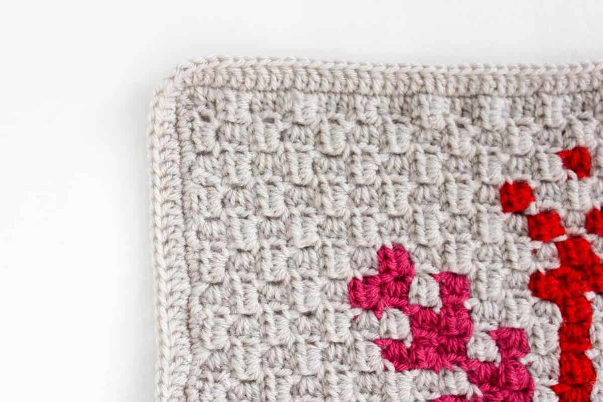 VIDEO How To Join Corner To Corner Squares With the Mattress Stitch VIDEO How To Join Corner To Corner Squares With the Mattress Stitch