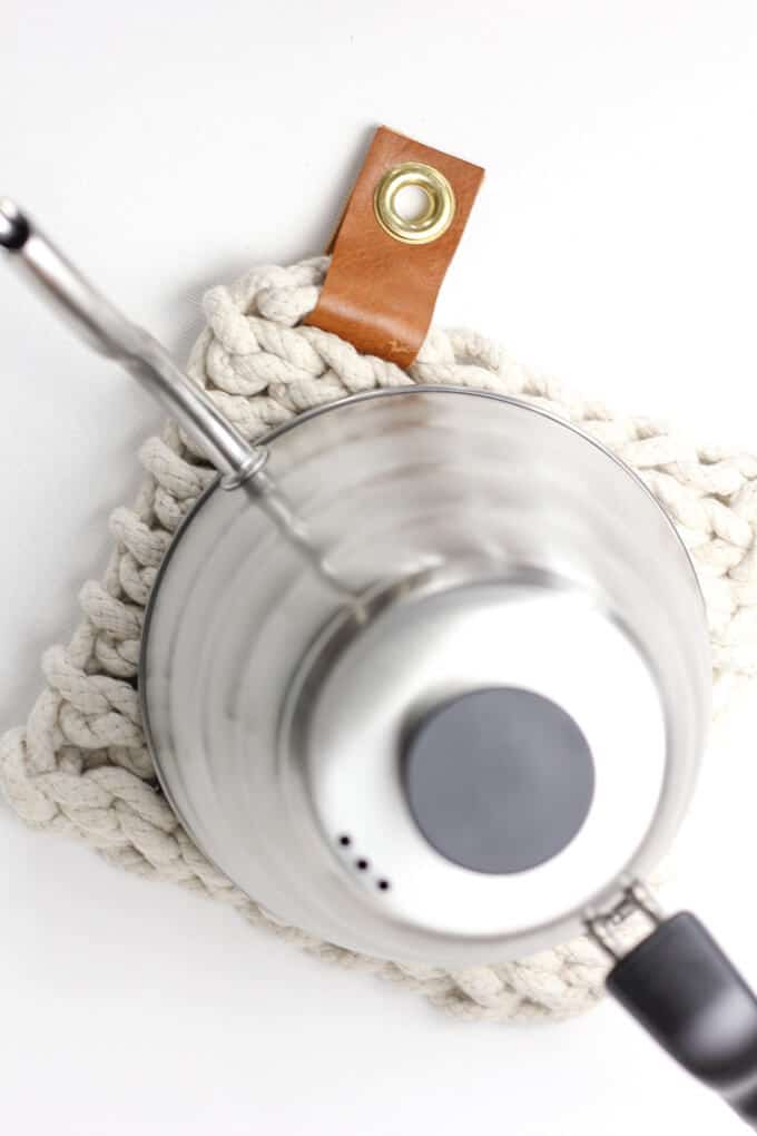 Clothesline Trivet Free Modern Crochet Pattern Using Rope