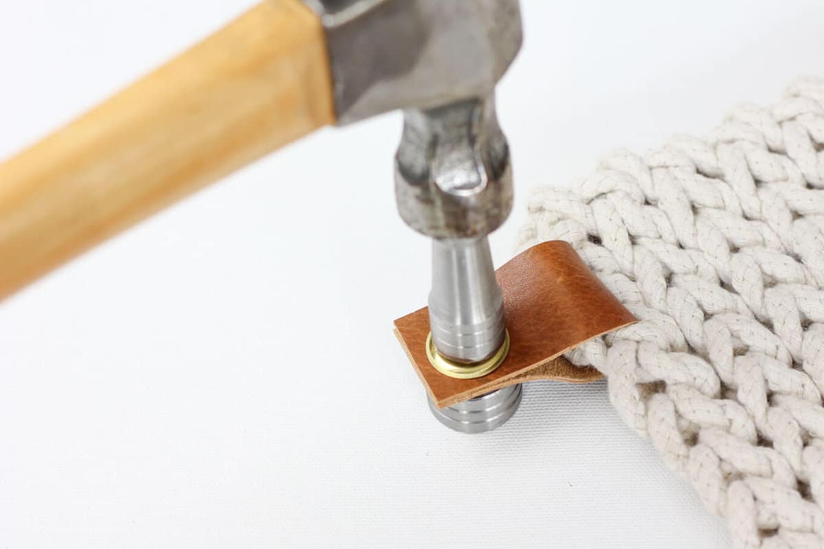 Clothesline Trivet Free Modern Crochet Pattern Using Rope