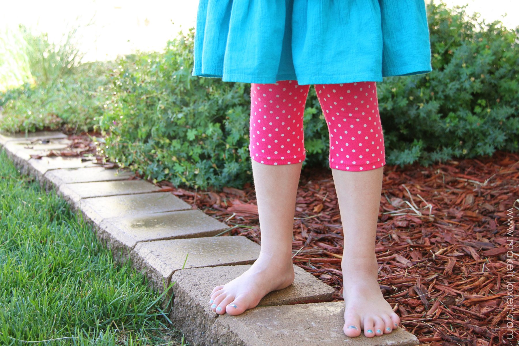 Turn Leggings into Capris {3 different methods} Make It & Love It