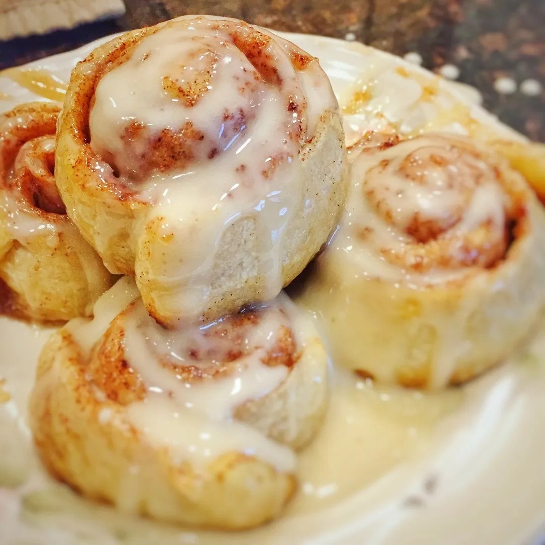 Best Vegan Cinnamon Rolls in Under 30 Minutes! Make It Vegan