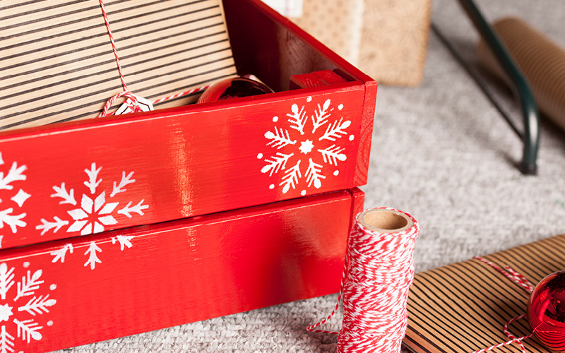 HOW TO MAKE A CHRISTMAS EVE CRATE BOX Rustoleum Spray Paint