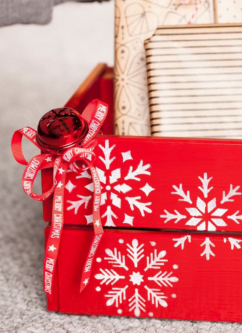 HOW TO MAKE A CHRISTMAS EVE CRATE BOX Rustoleum Spray Paint