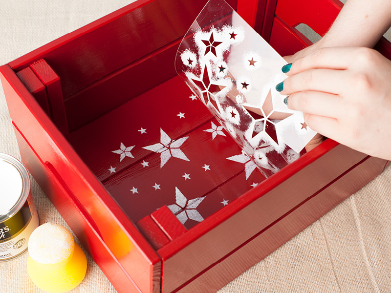 HOW TO MAKE A CHRISTMAS EVE CRATE BOX Rustoleum Spray Paint