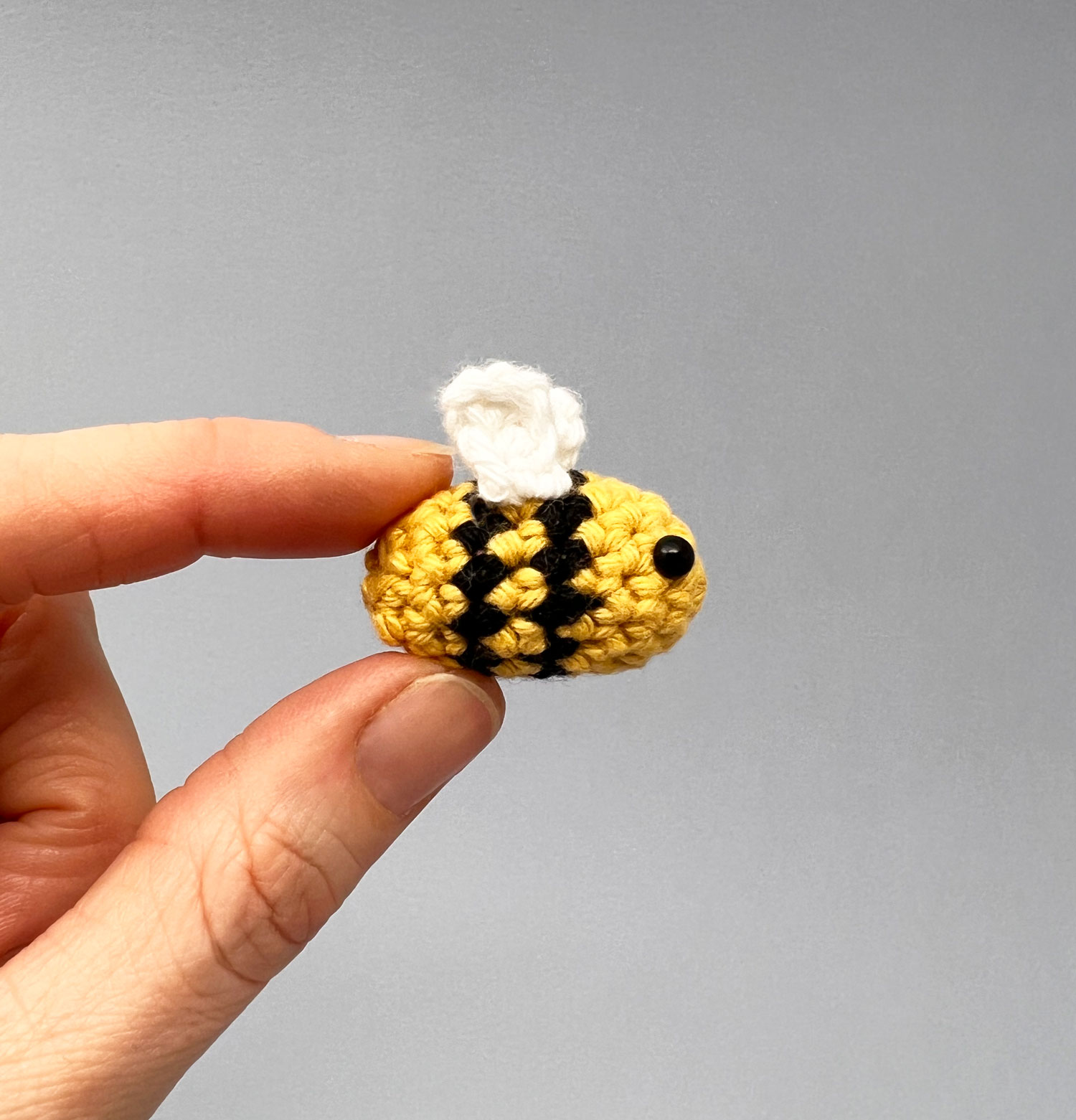 Tiny bee amigurumi crochet pattern Make Me Roar, amigurumi crochet