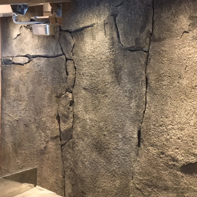 商業・店舗施設での擬岩モルタル、エイジング塗装、擬岩・ロックワーク施工事例 株式会社メイク・プラスター 三重県鈴鹿のスタンプコンクリート職人