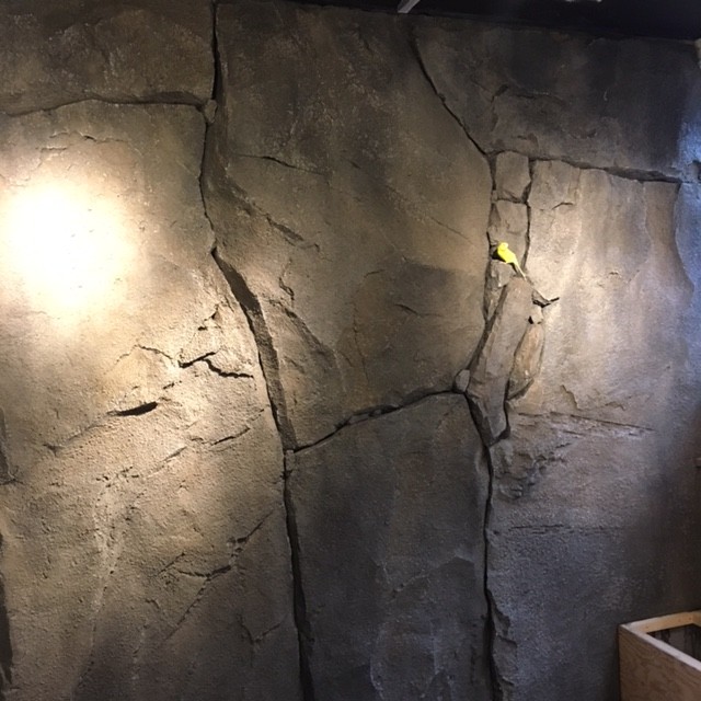 商業・店舗施設での擬岩モルタル、エイジング塗装、擬岩・ロックワーク施工事例 株式会社メイク・プラスター 三重県鈴鹿のスタンプコンクリート職人