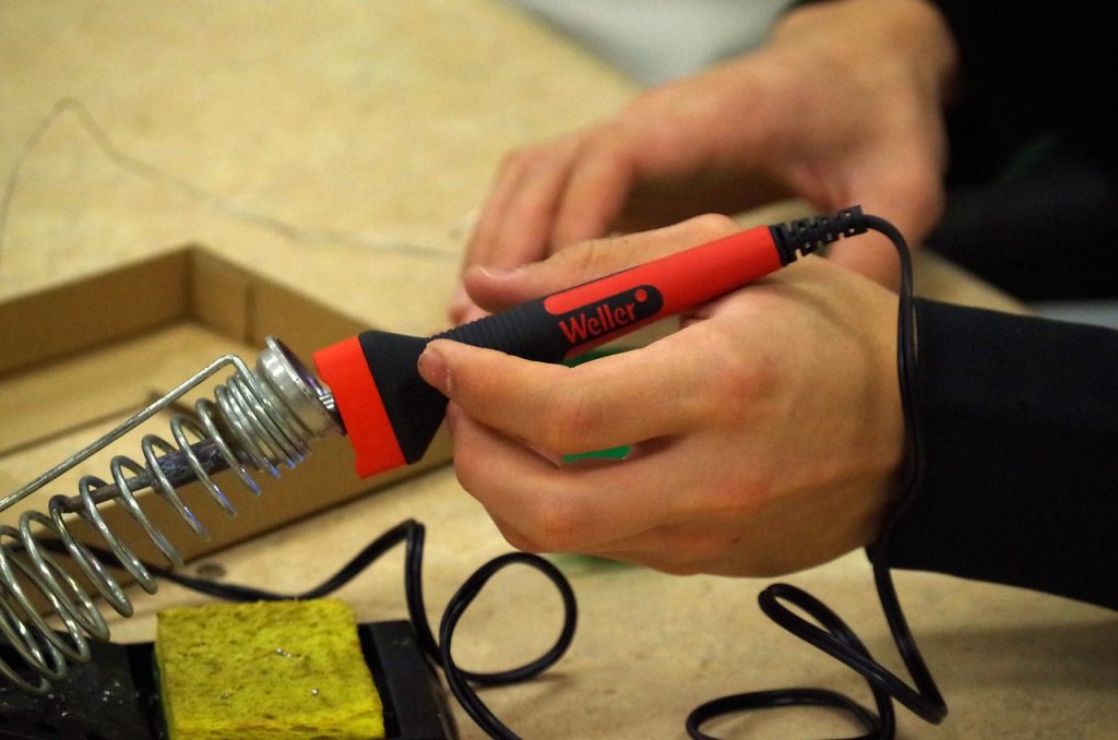 Best Soldering Irons for Beginners and Hobbyists 2020 Maker Advisor