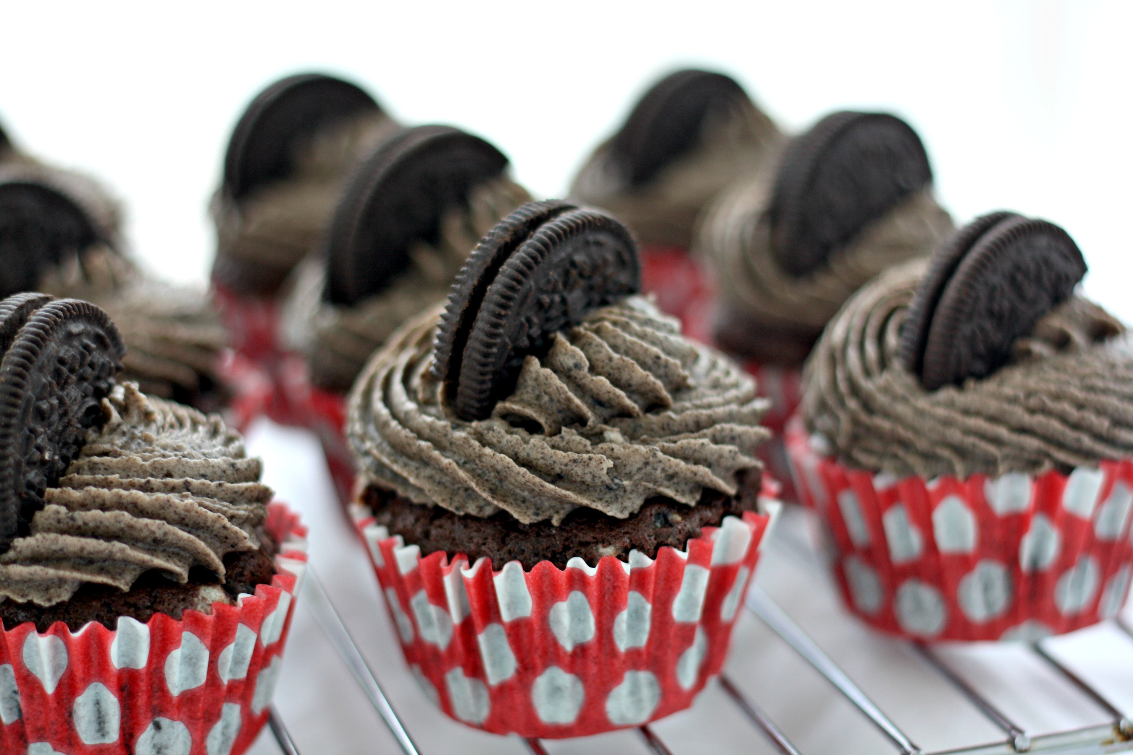 Oreo Cupcakes Makes, Bakes and Decor