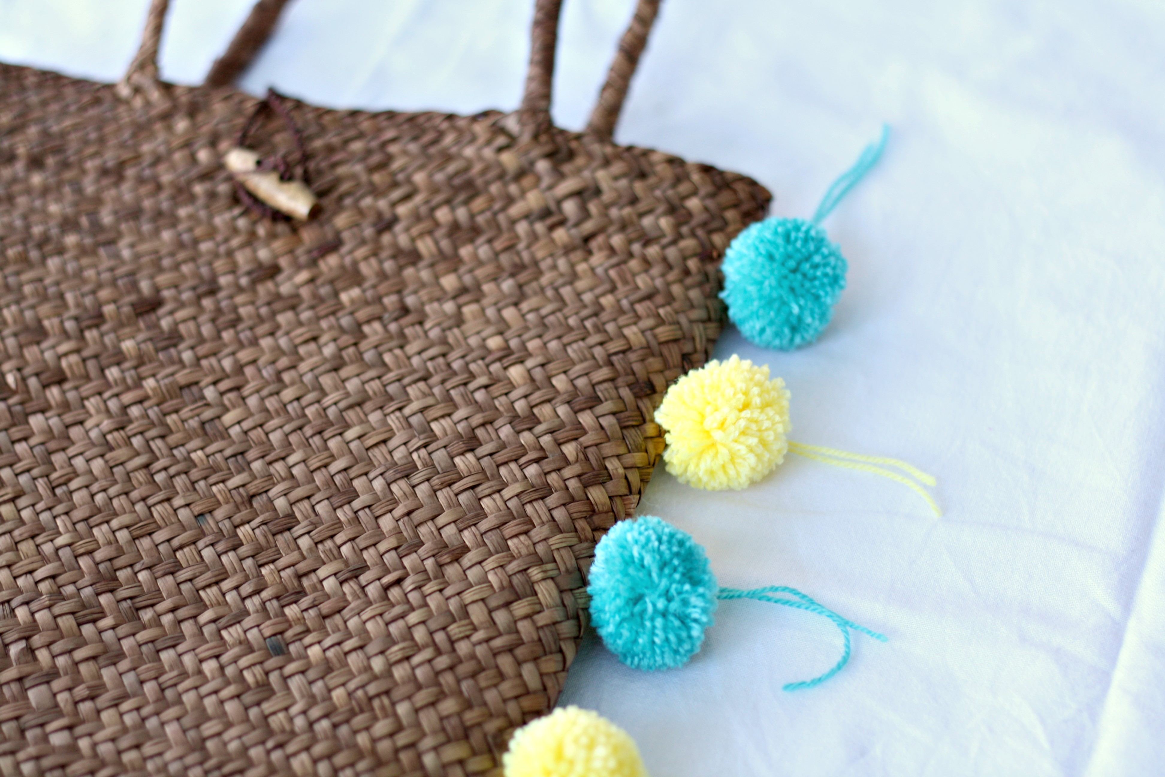 Straw Bag with Pom Poms DIY Makes, Bakes and Decor