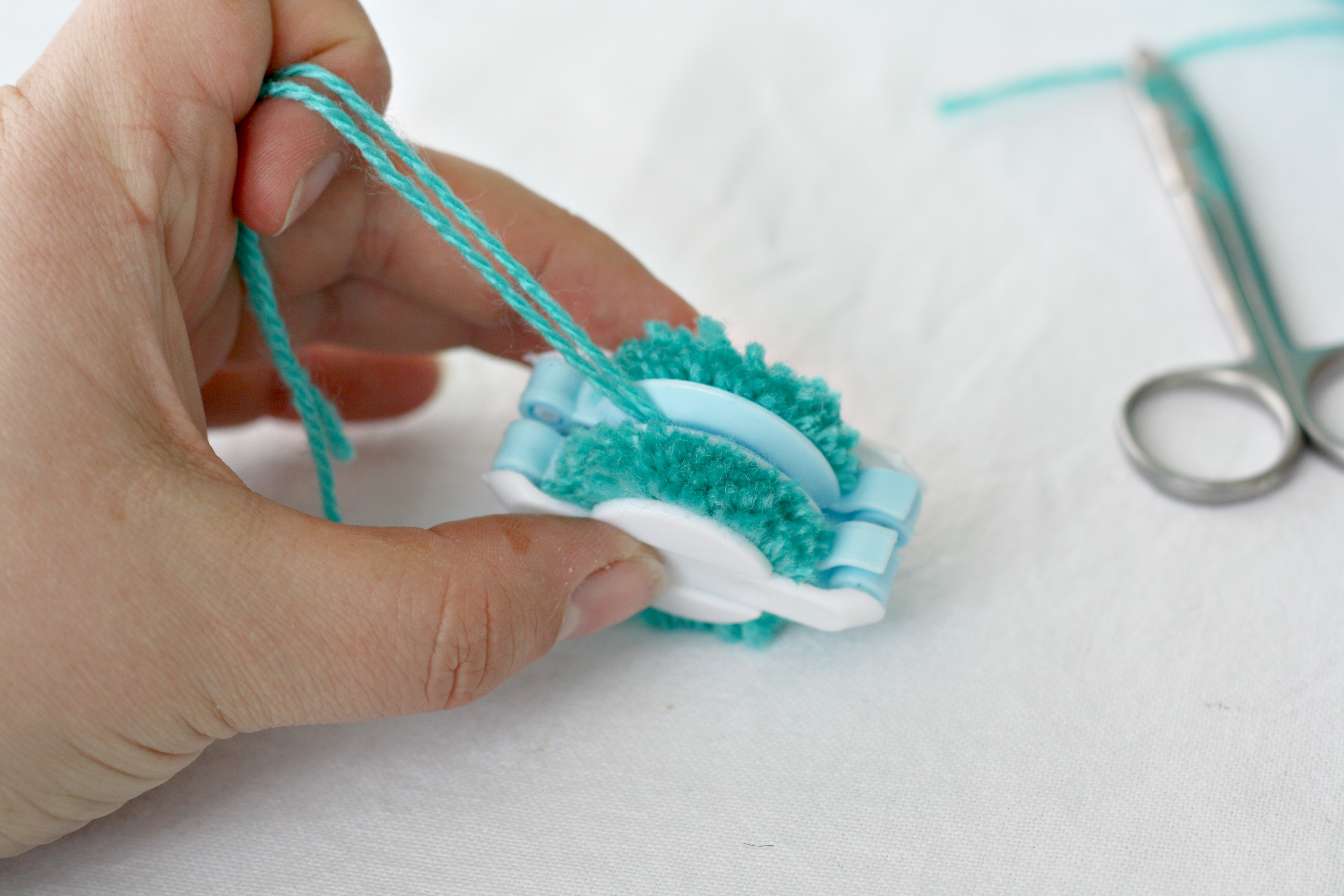 Straw Bag with Pom Poms DIY Makes, Bakes and Decor