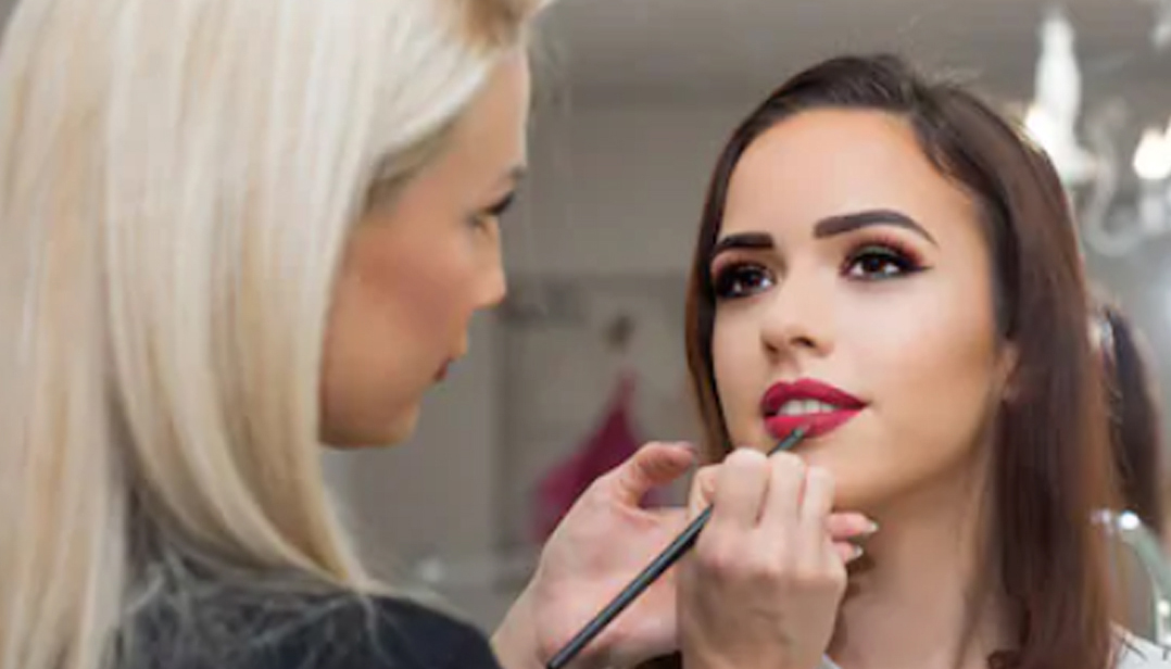 Makeup Artist Online & Expert in Short Time
