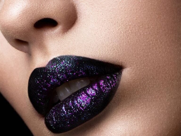 11 Cool Ideas To Pull Off Glitter Lips For Your New Makeup Look
