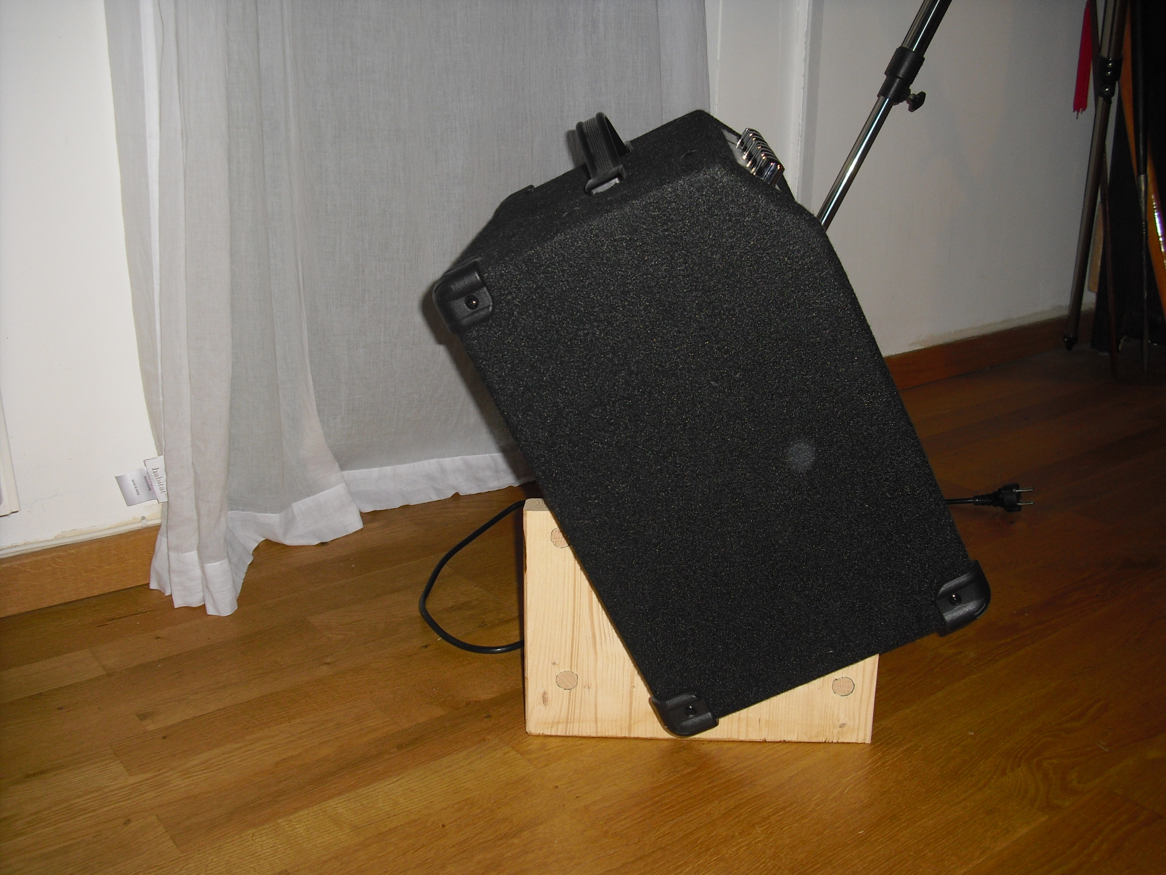 Simple Bass Amp Stand Make