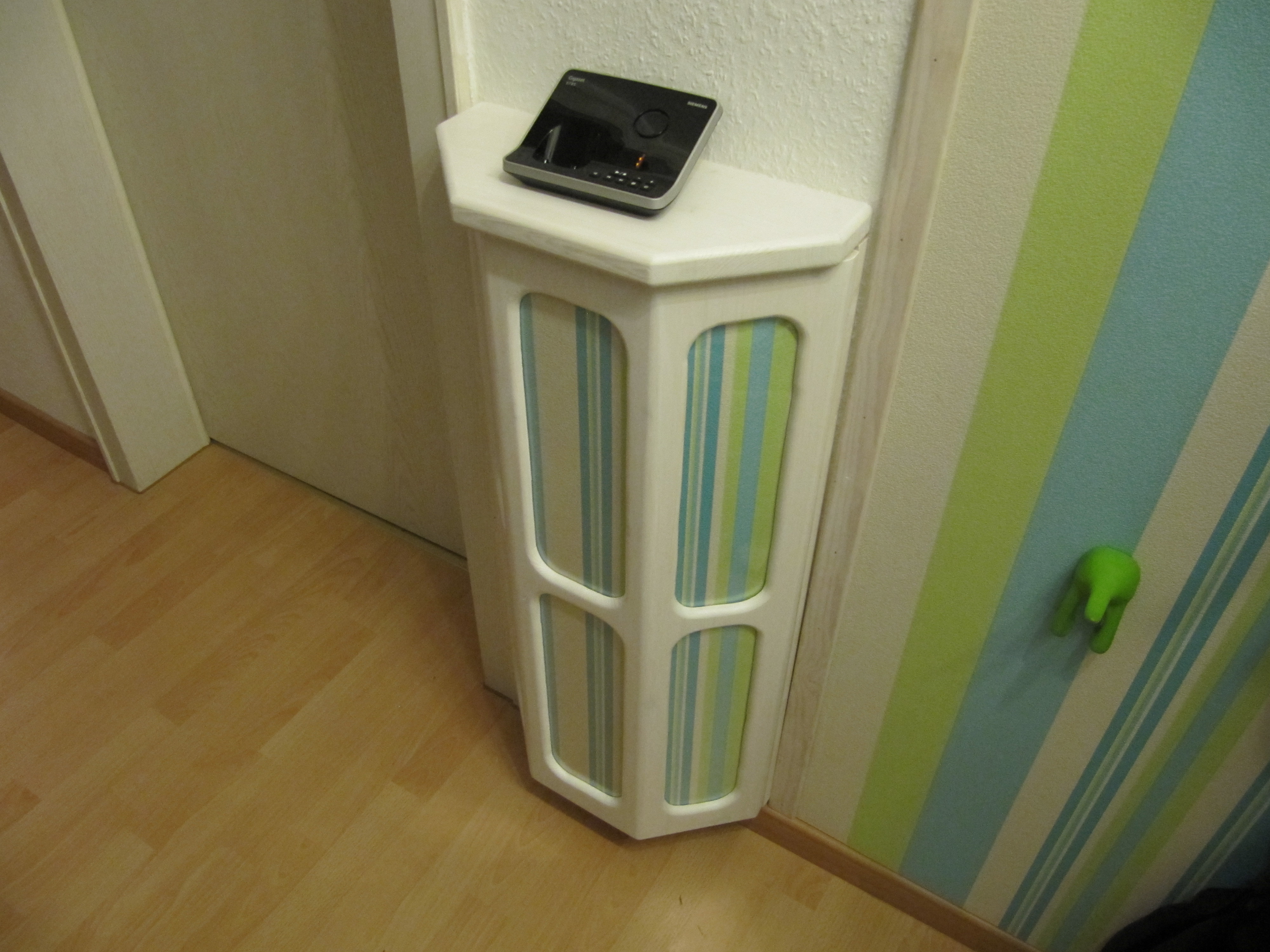 Telephone and WLAN Router Make