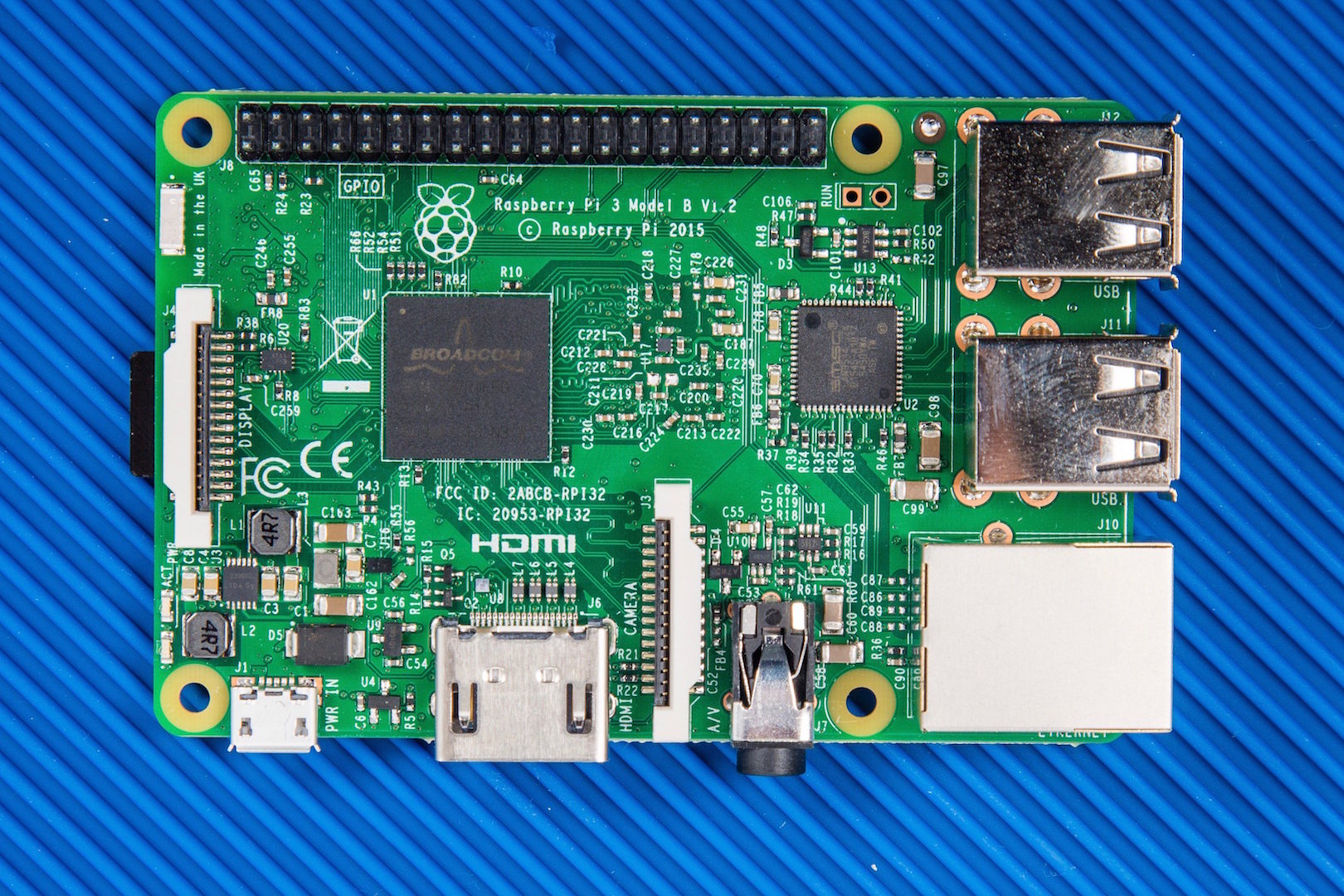 Make Japan Raspberry Pi 3登場：WiFiとBluetooth LE搭載の64ビットPi