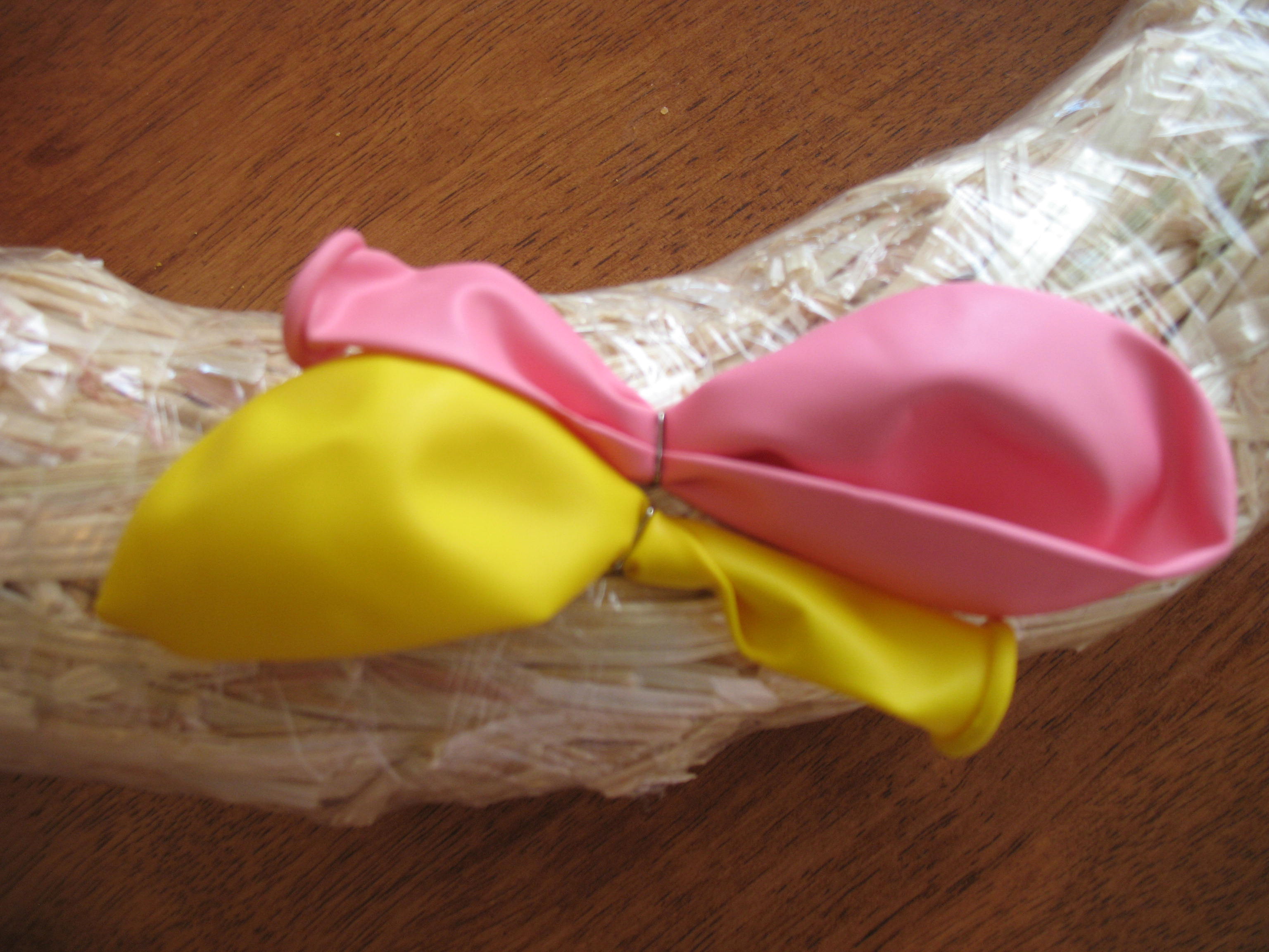 How to Make a Balloon Wreath