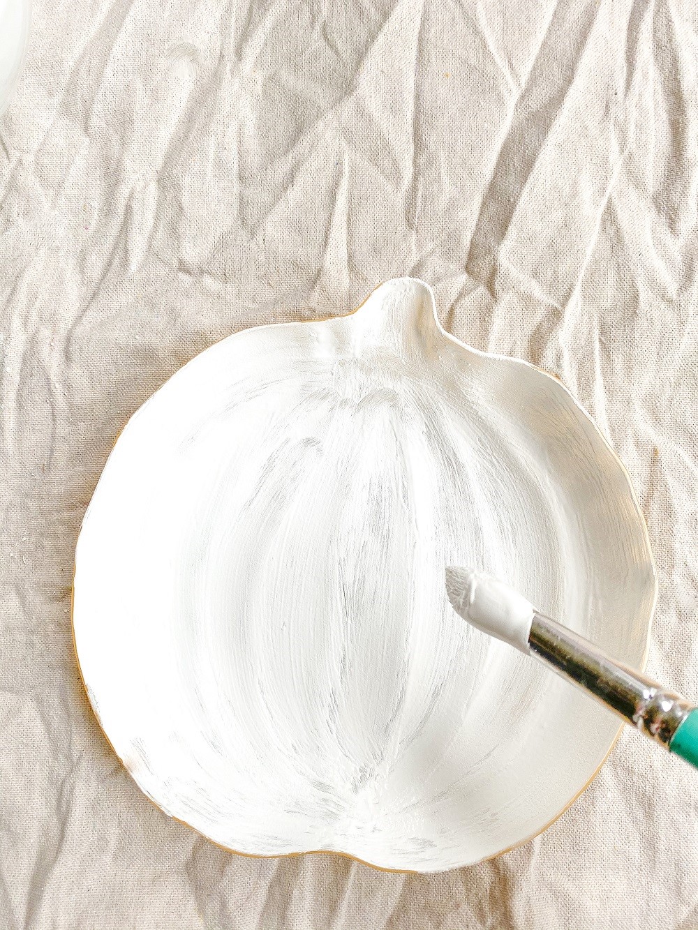 DIY Textured Paint By Mixing Baking Soda With Paint, That Looks Like