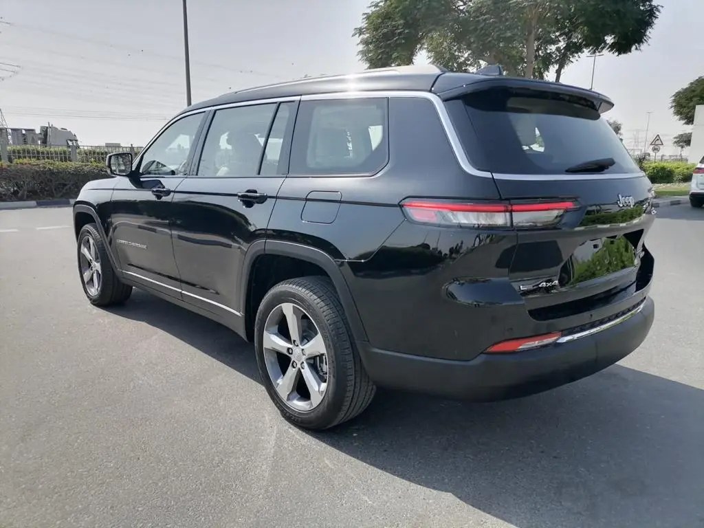 Rent Jeep Grand Cherokee in Dubai Mala
