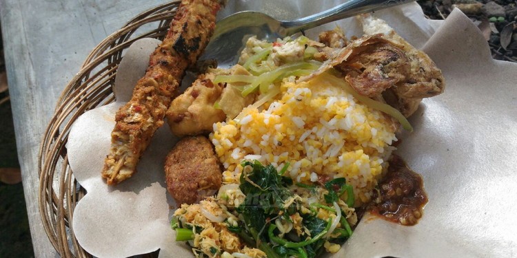 Sego Jagung Bu Misna, Jan Uenak Tenan... MalangVoice