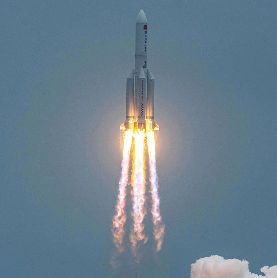 Serpihan roket China dijangka jatuh di selatan Lautan