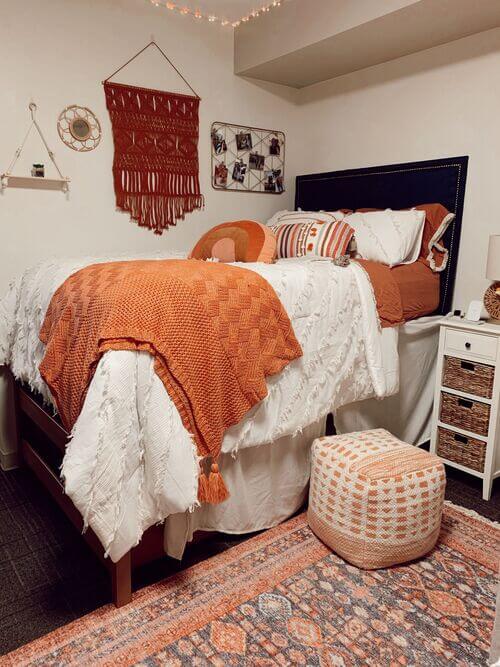 18 Cozy & Stylish Boho Dorm Room Ideas To Recreate In 2023