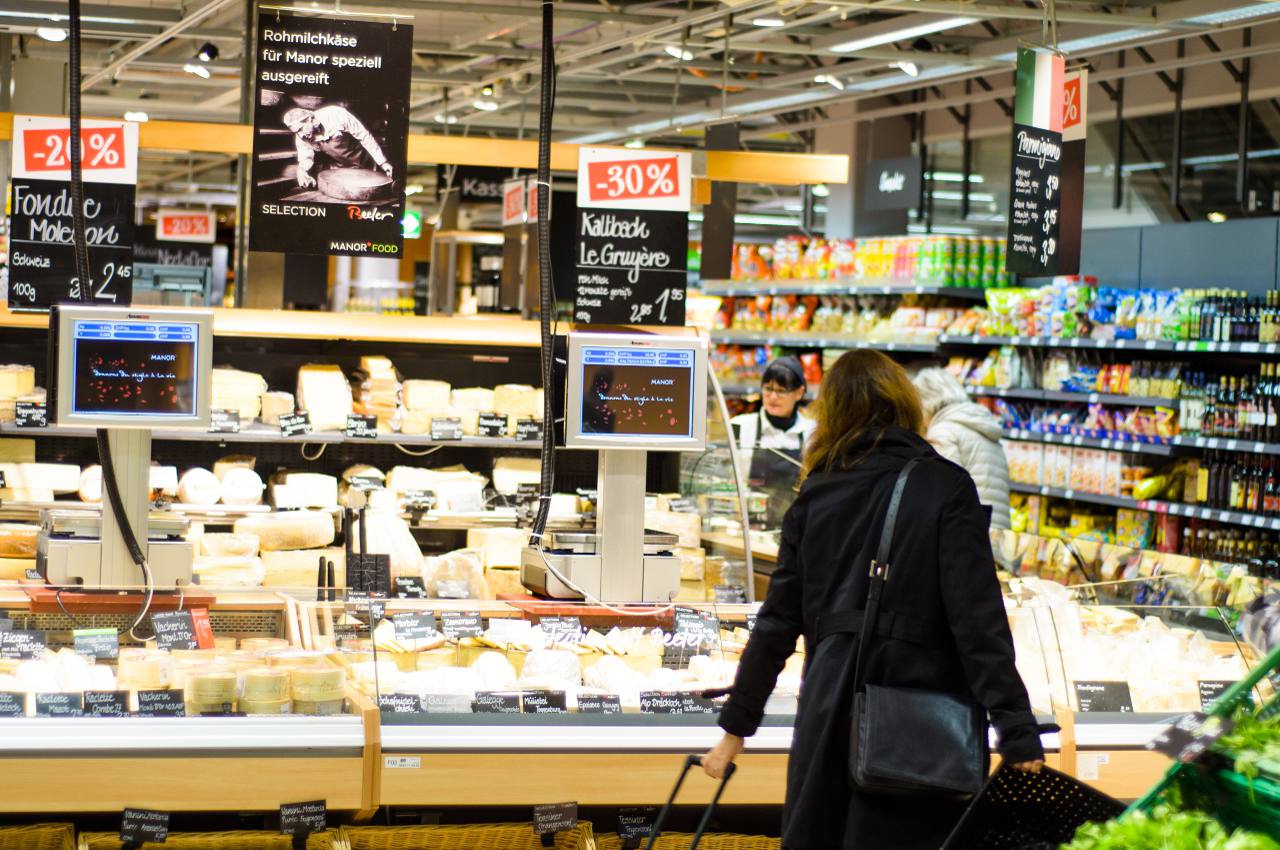 Case Study Manor Switzerland MALER Digital Signage