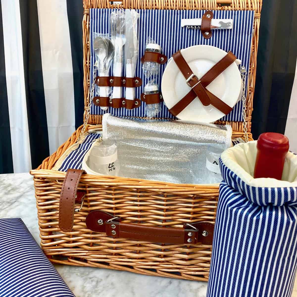 Malibu's Picnic Basket Gift Box