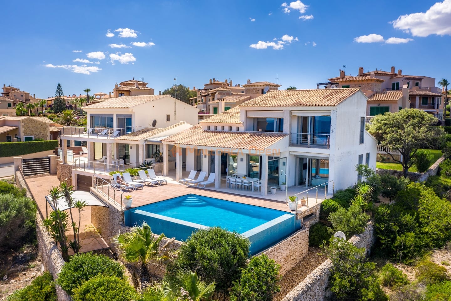 Se vende maravillosa casa unifamiliar en primera línea del mar de Cala