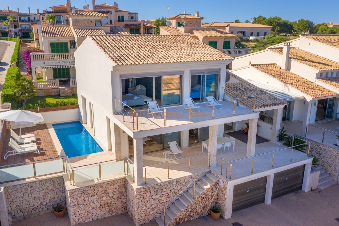 Se vende maravillosa casa unifamiliar en primera línea del mar de Cala