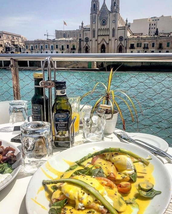 Which restaurants have the best sea view in Malta?