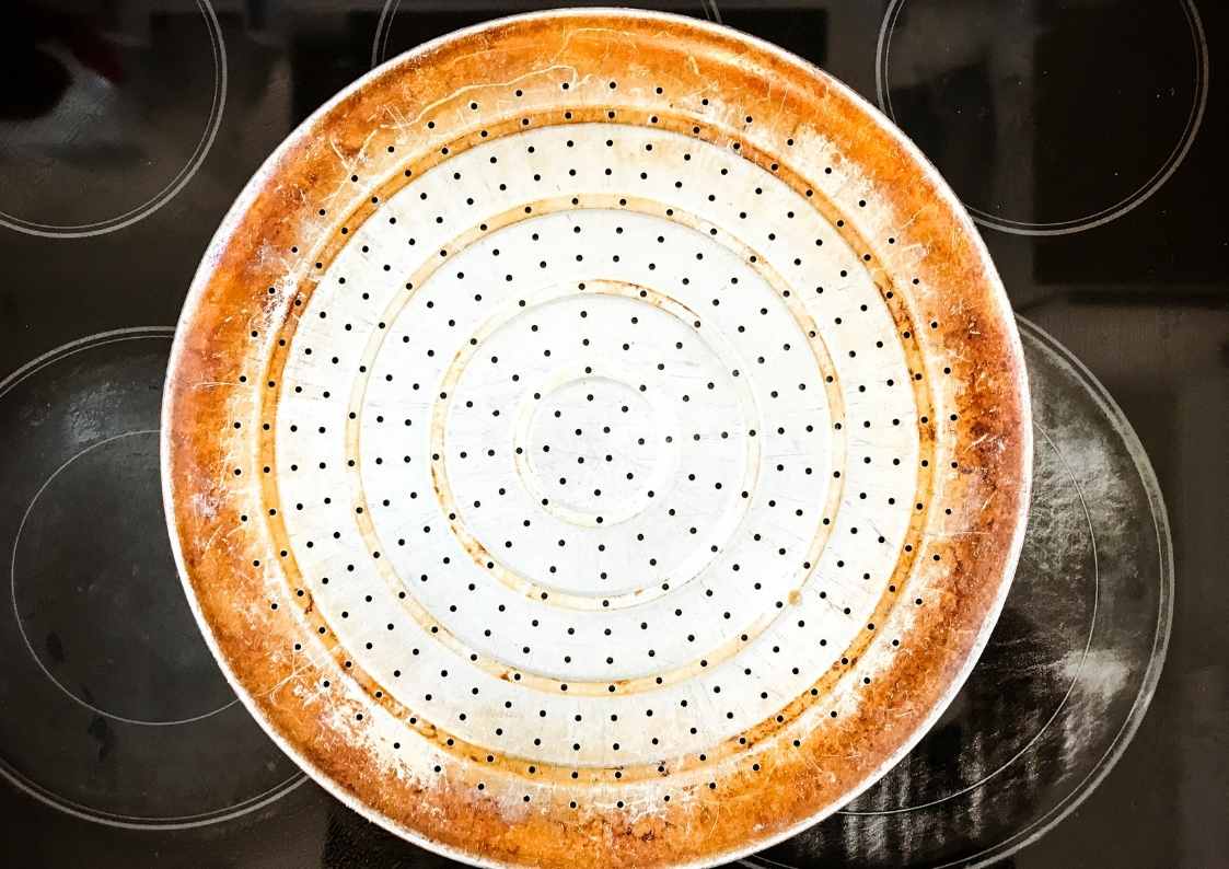 Pizza Pan with Holes vs. No Holes 5 Key Differences