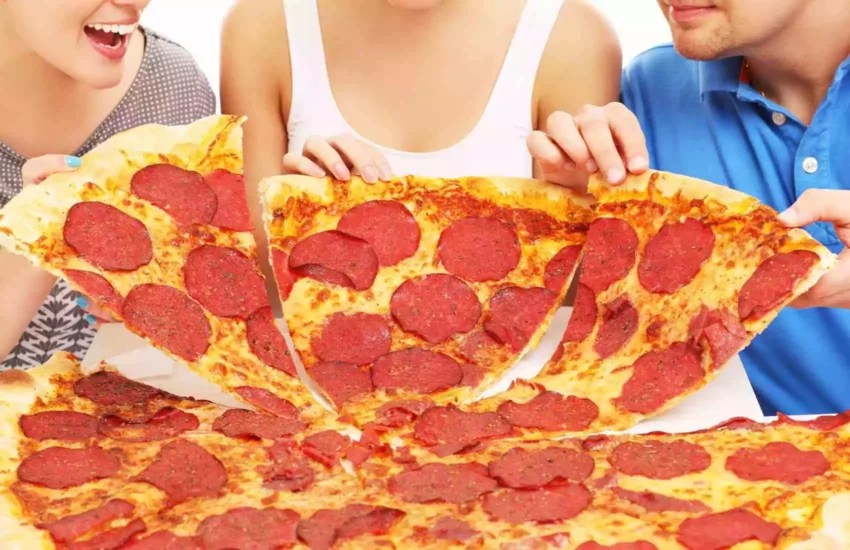 How Big is an Extra Large Pizza, and It Feeds How Many?