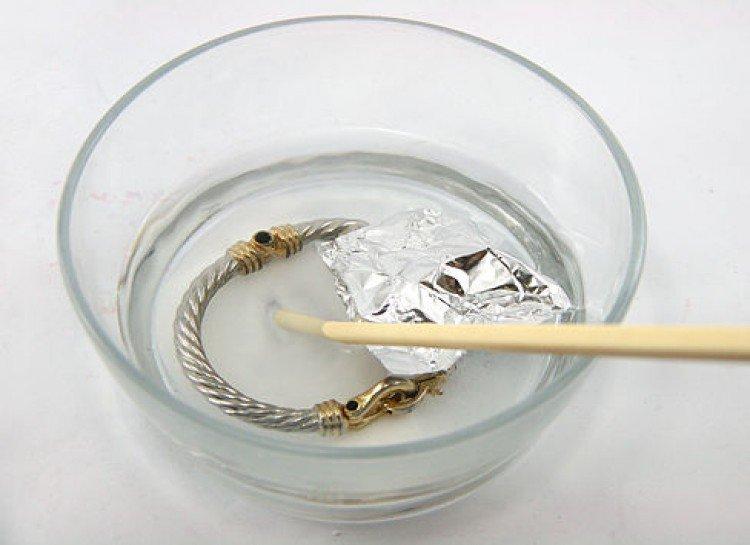 35 LifeChanging Uses For Aluminium Foil Around The House