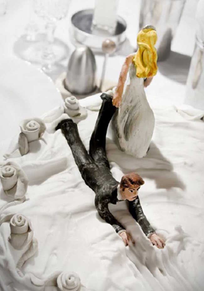31 Funny Wedding Cake Toppers That Guarantee Laughing Tears