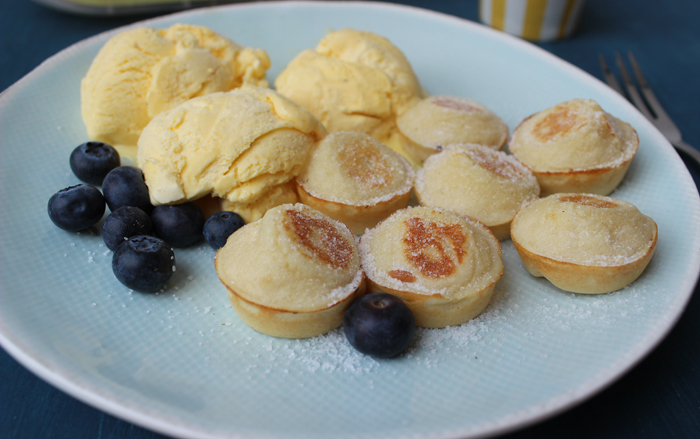 Holländische Poffertjes mit laktosefreiem Cremissimo Eis (Werbung)