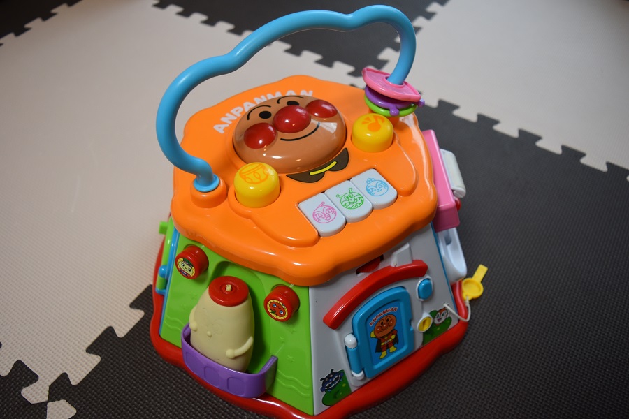 定番の「アンパンマン おおきなよくばりボックス」を購入してみて。GW、年末年始、お盆は品薄になるので要注意です