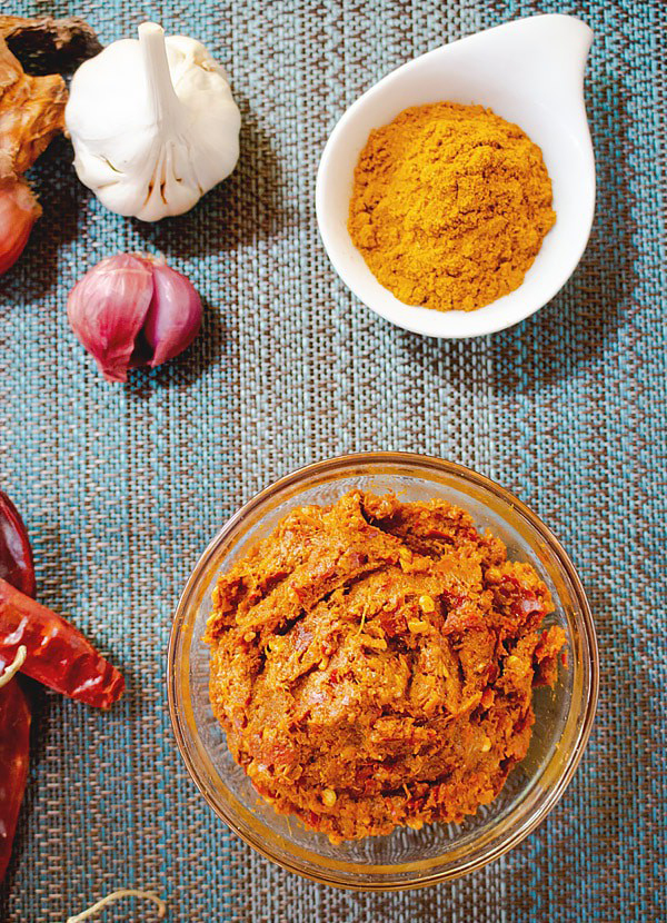A Guide to Curry Paste and Curry Powder · Mama Lams