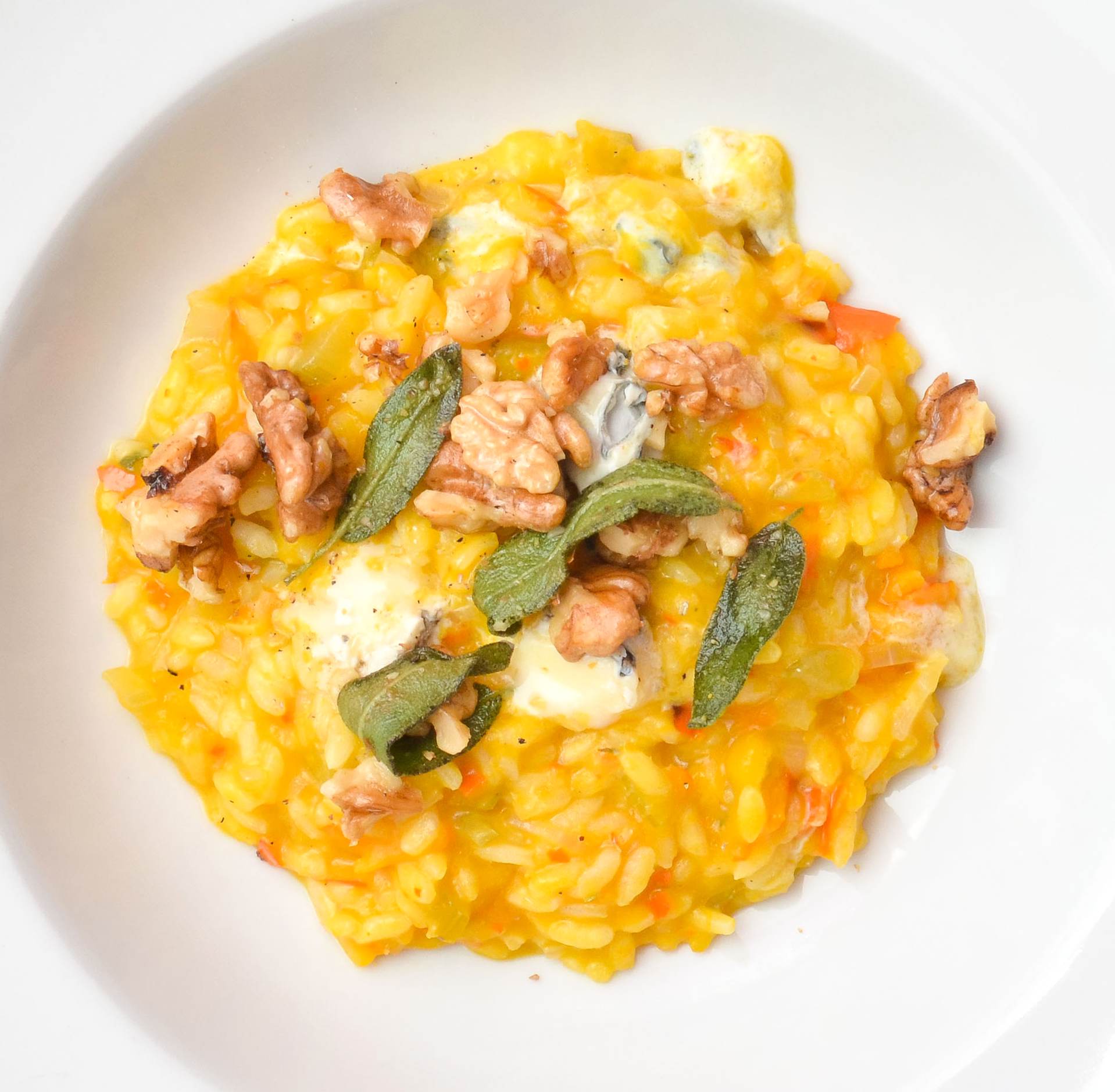 KürbisRisotto mit Blauschimmelkäse und gerösteten Walnüssen mampfness
