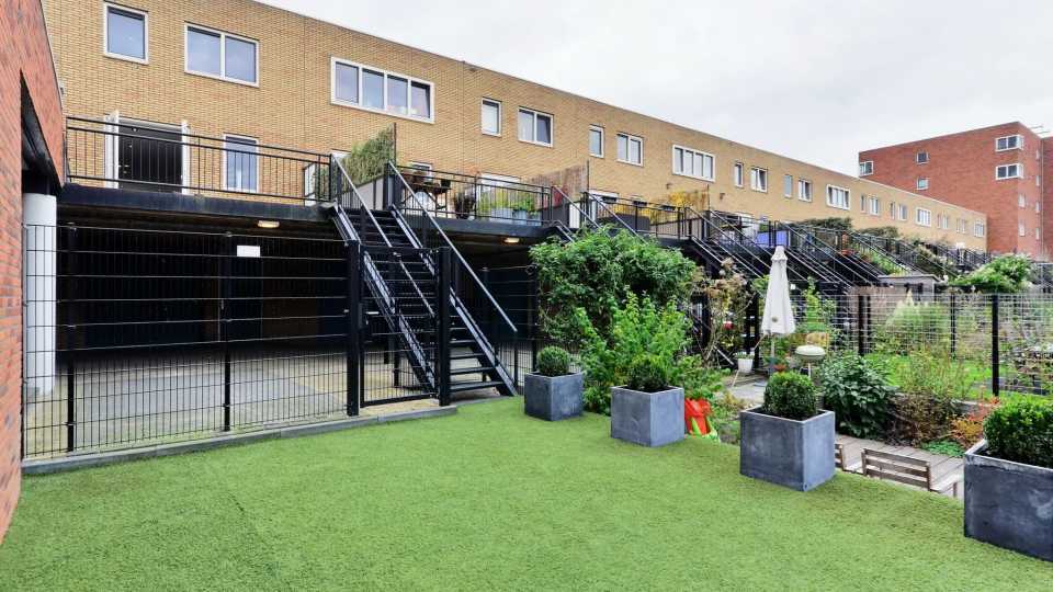 Dj Afrojack kocht dit huis voor exvrouw en dochter in Amsterdam